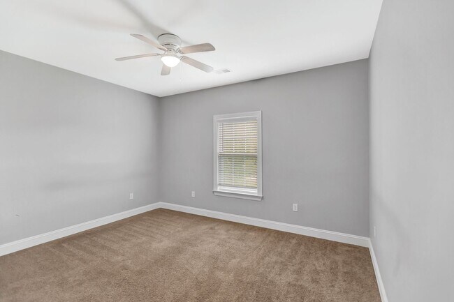 Building Photo - Spacious 4-Bedroom Charleston Home Loaded ...