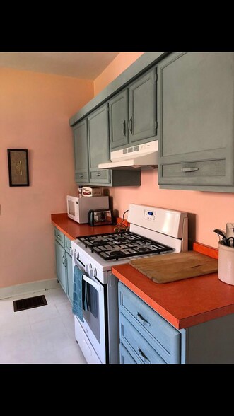 Kitchen - 335 W 2nd St