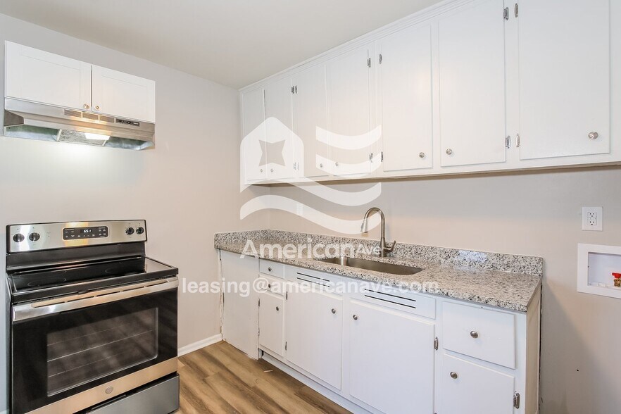 Building Photo - 1112 Alderman St NE