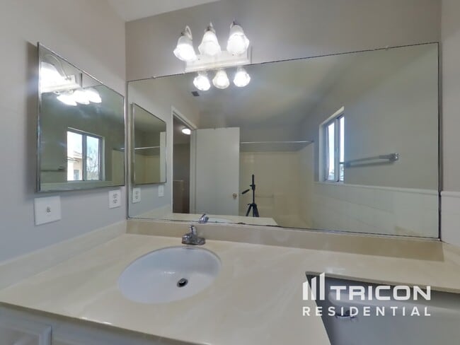 Building Photo - 9027 Warm Springs Cir
