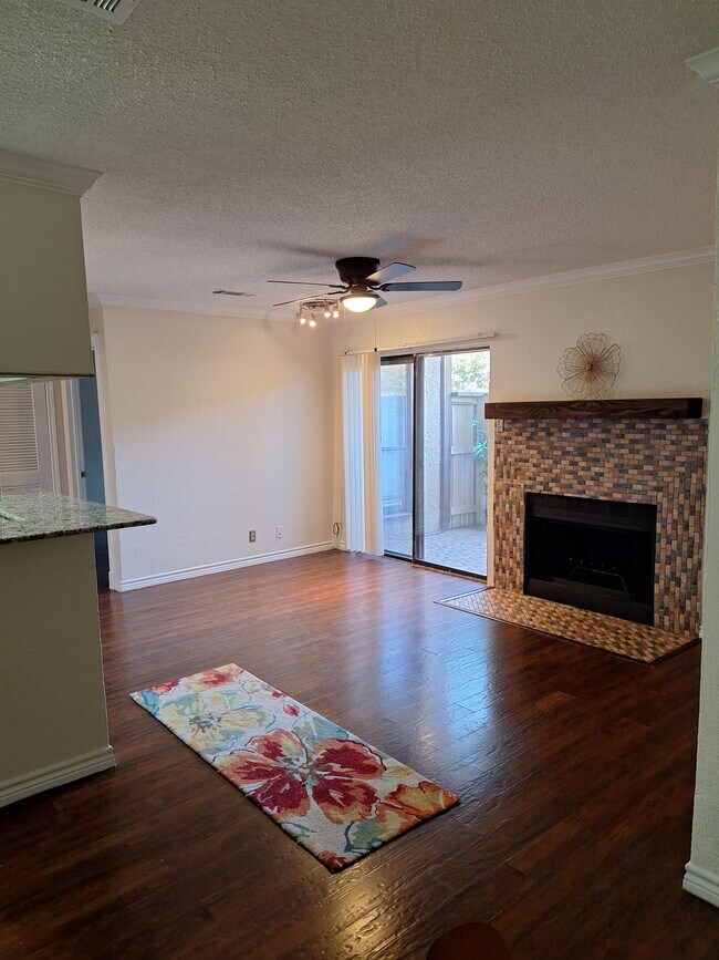 Building Photo - 1101 Calico Ln