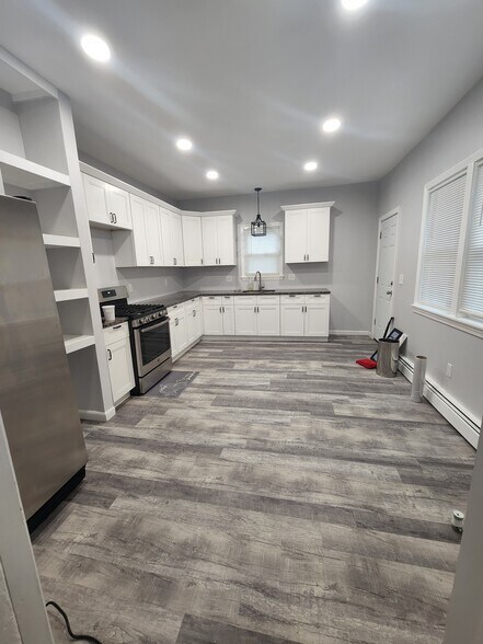 Building Photo - 175 Abbott St