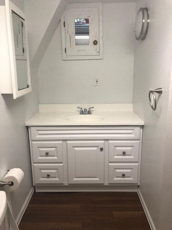 Building Photo - 8316 Oakwood St