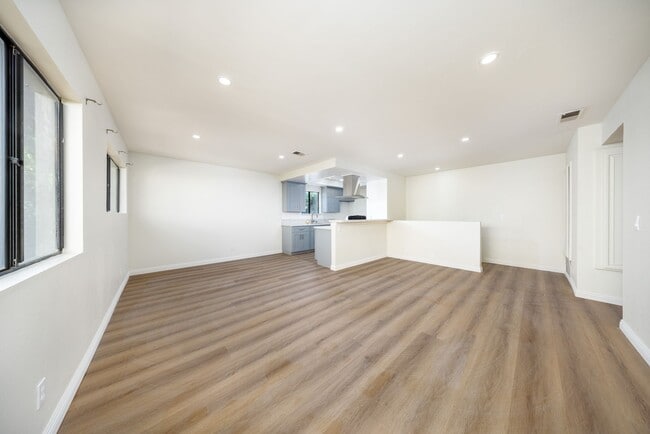 Building Photo - SPACIOUS 3 BED 2BATH UNIT LOCATED IN DESIRABLE MONTEREY PARK LOCATION!!