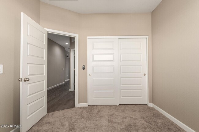 Building Photo - 1357 E Chillingham Rd