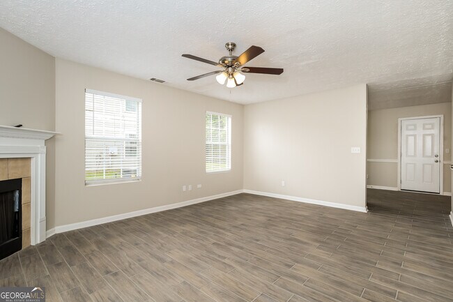 Building Photo - 5485 Denny Dr