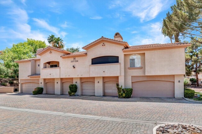 Building Photo - Beautiful 2 Bed 2 Bath ground floor condo ...