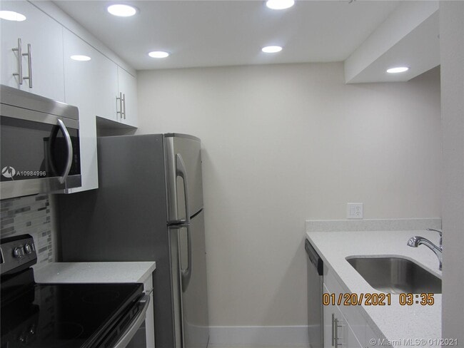 Building Photo - 8160 Geneva Ct