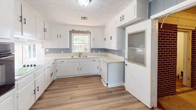 Building Photo - 103 Woodley Ave