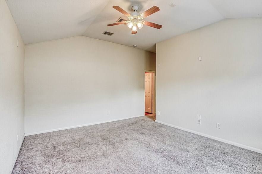 Building Photo - 2219 Diamond Crest Dr