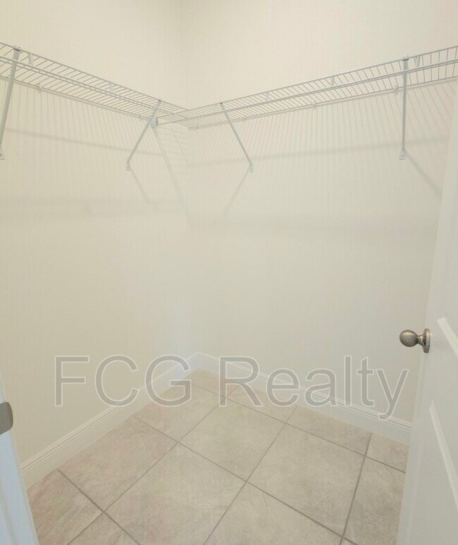Building Photo - 464 Marion Oaks Dr