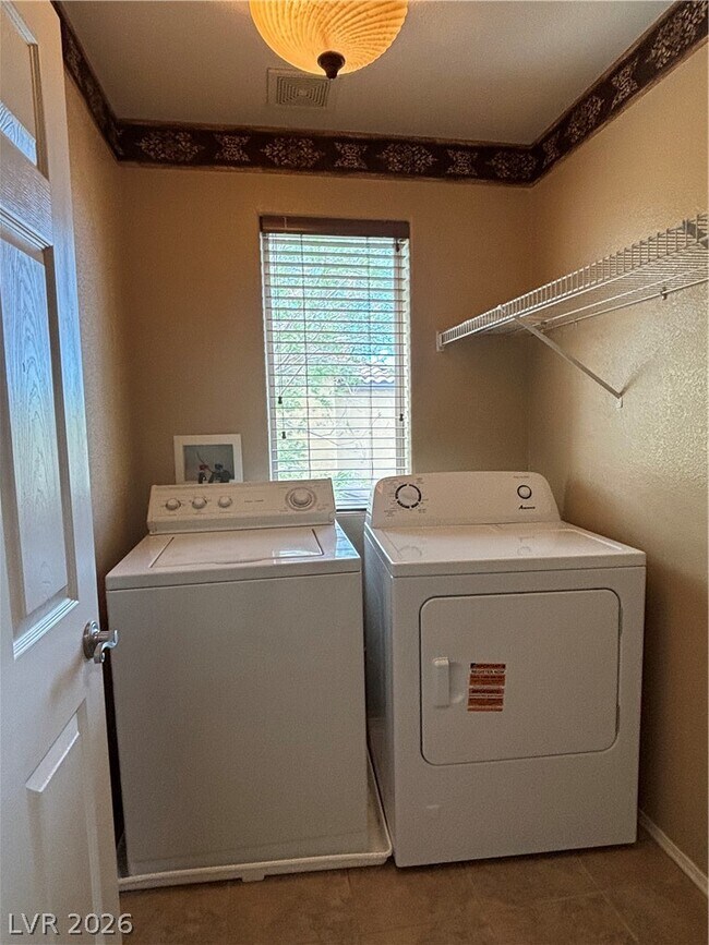 Building Photo - 10392 Lady Angela St