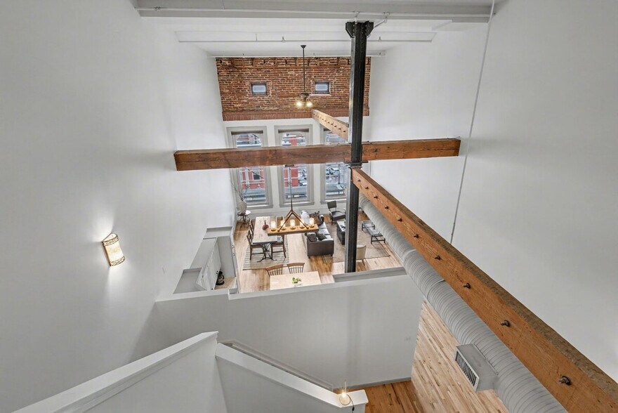 Building Photo - 1555 California St