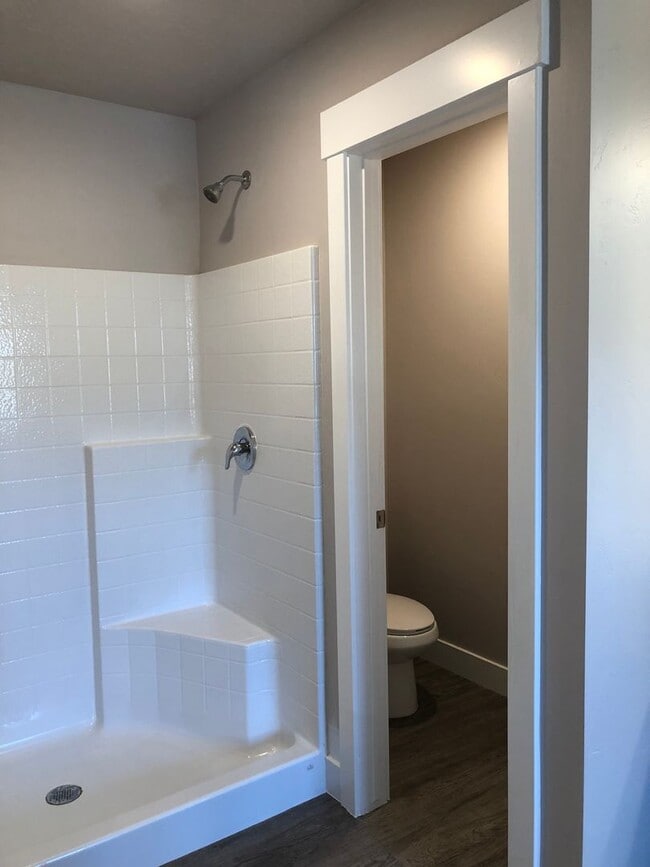 Building Photo - Beautiful Cedar Townhome