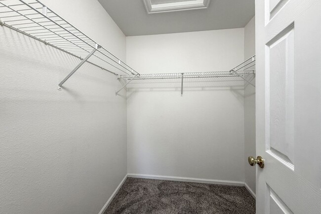 Building Photo - Wonderful 3 Bed, 2.5 Bath Townhome In Exce...