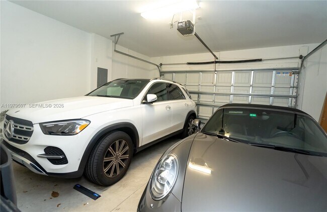 Building Photo - 11826 SW 13th Ct