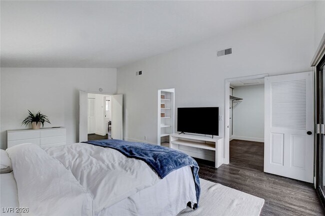 Building Photo - 945 Vegas Valley Dr