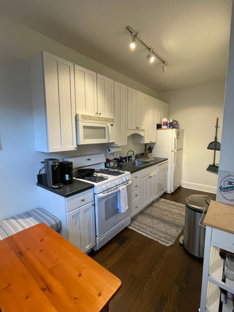 Building Photo - 1071 N Highland Ave NE