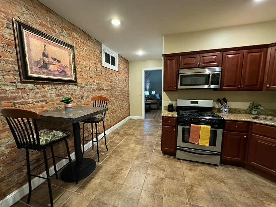 Building Photo - 75 Main St