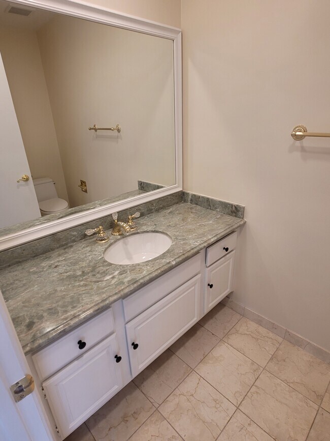 Building Photo - 462 Avenida Adobe