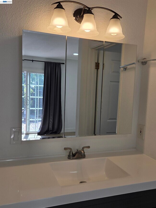 Building Photo - 47807 Masters Ct