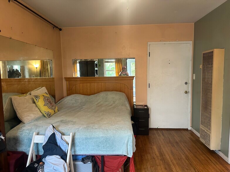 Building Photo - 2221 Ocean Ave