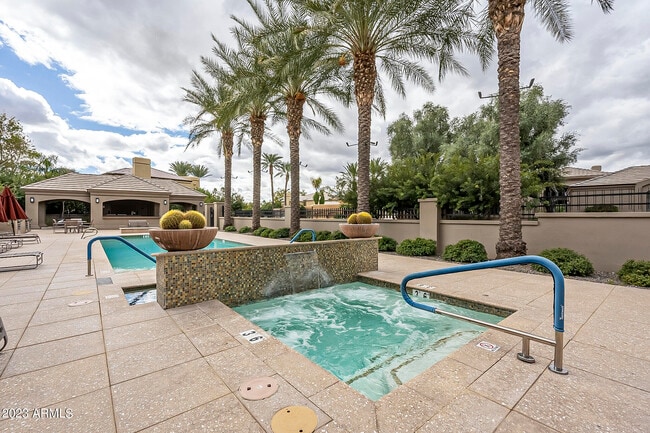Building Photo - 7878 E Gainey Ranch Rd