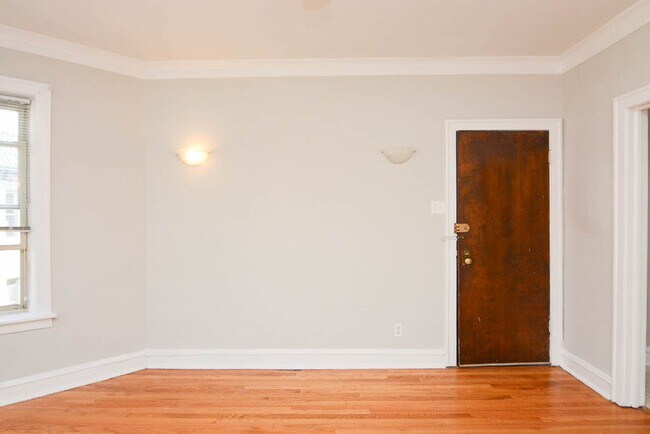 Building Photo - 4227 N Paulina St