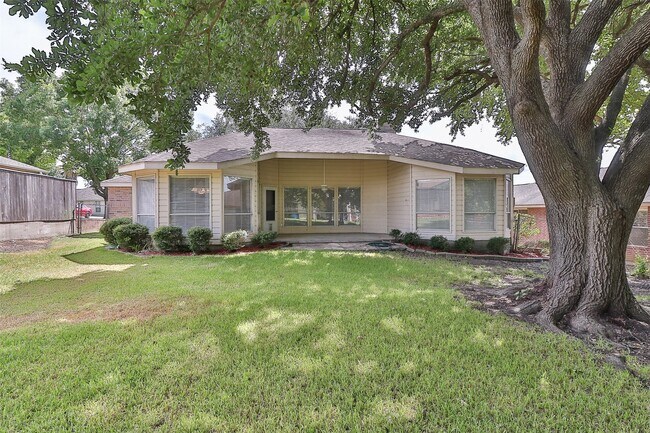 Building Photo - 10910 Scenic Dr