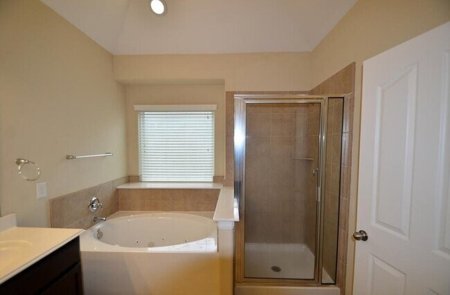 Building Photo - 9942 Taylor Springs Ln