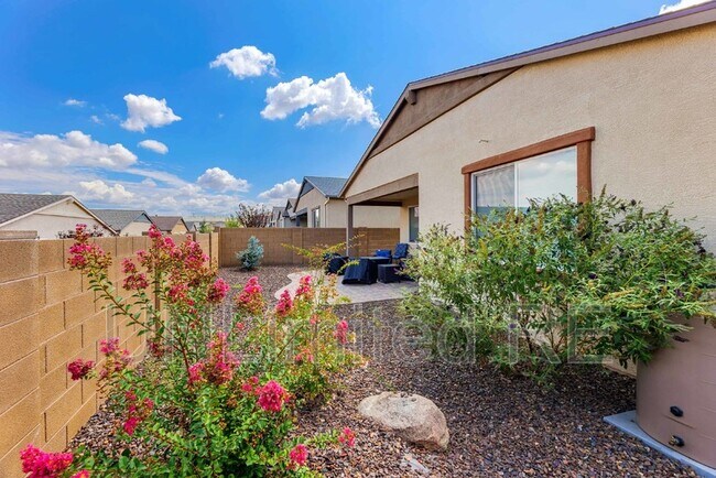 Building Photo - 1380 Warbler Wy