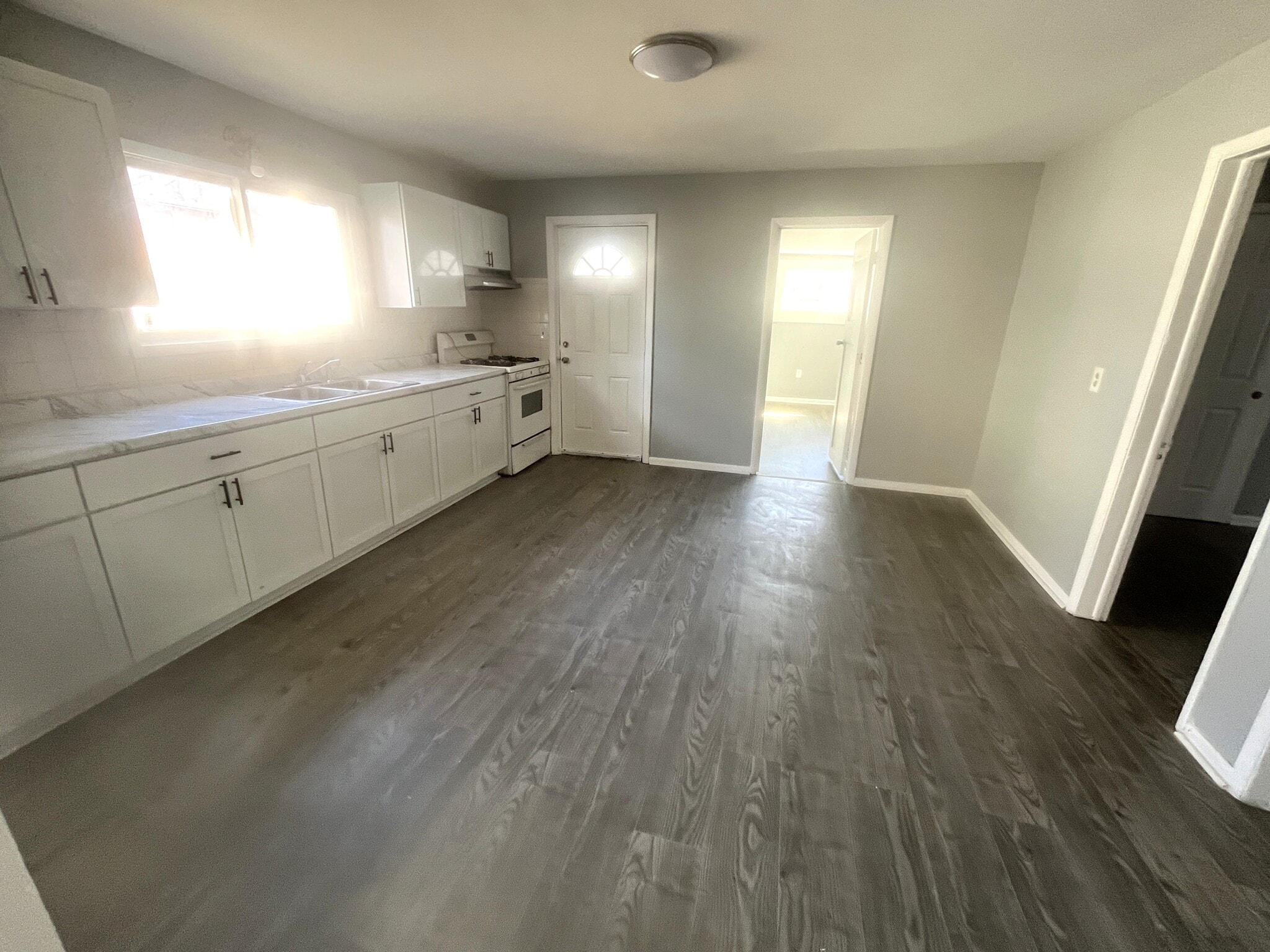 Building Photo - 417 W 17th St