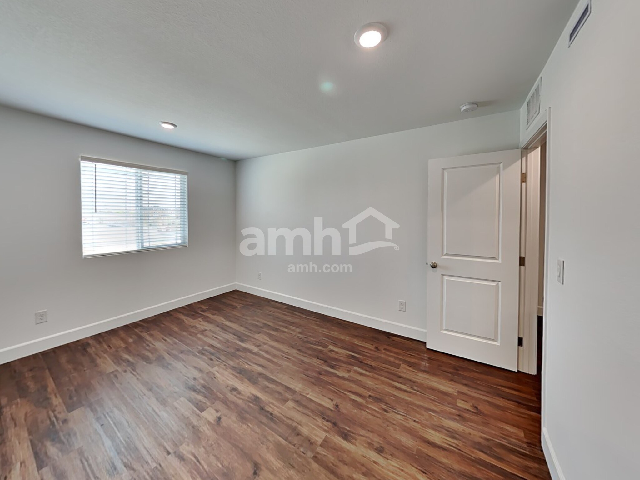 Building Photo - 8879 Tiger Tooth Ave