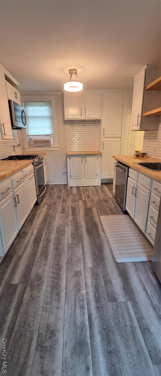 Building Photo - 338 Main St