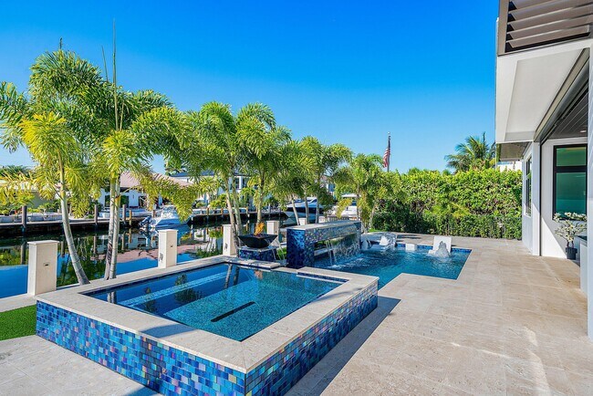 Building Photo - 2650 NE 48th Ct