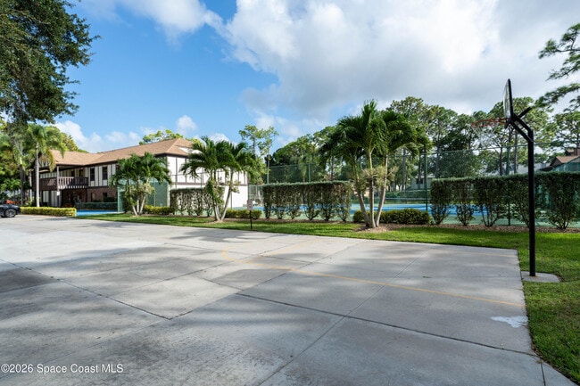 Building Photo - 605 Saint Albans Court