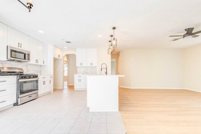 Building Photo - 5318 Cilantro Ln