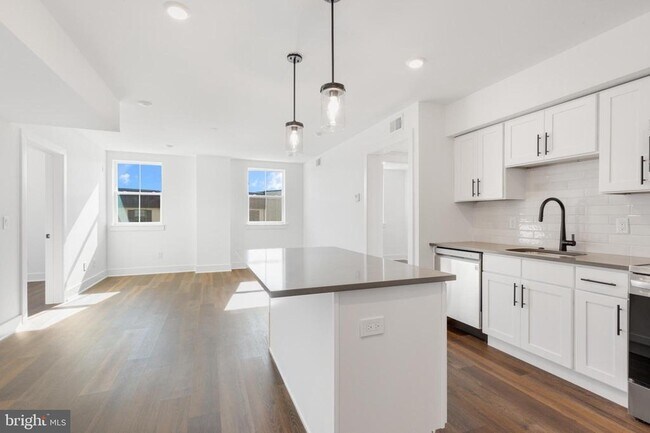 Building Photo - 7037 Ridge Ave