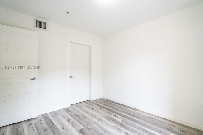 Building Photo - 300 Majorca Ave