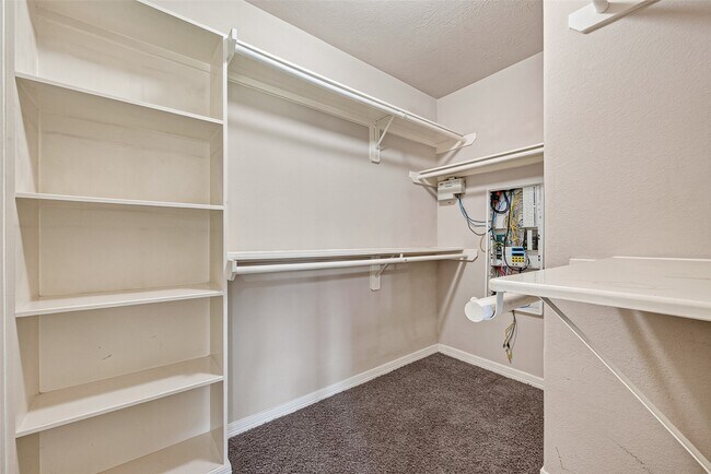 Building Photo - 26810 Henson Falls Dr