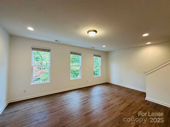 Building Photo - 2233 Noble Townes Wy