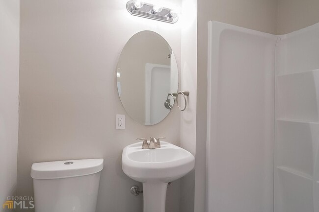 Building Photo - 6060 Ridge Way