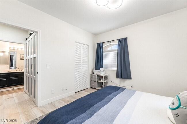 Building Photo - 3320 S Fort Apache Rd