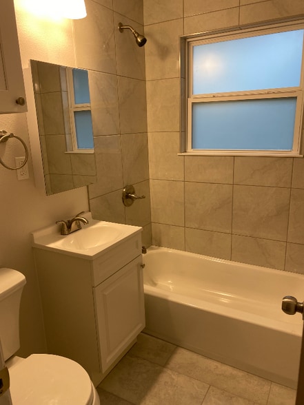 Building Photo - 1805 S Franklin St