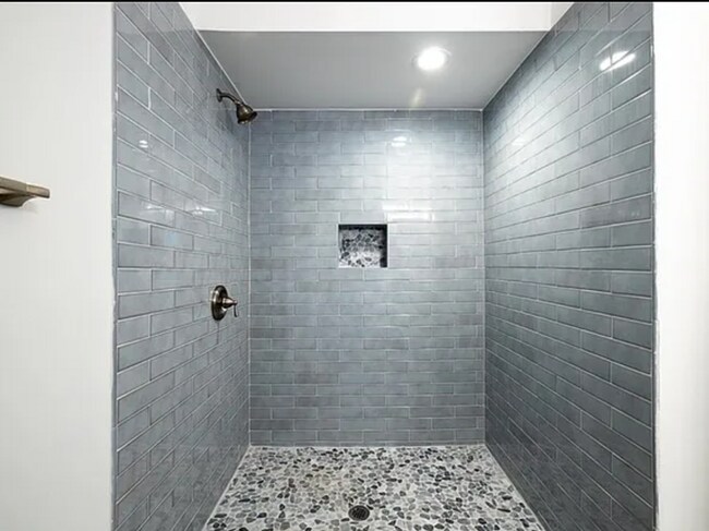 Building Photo - Spacious 5BR/3.5 BA Renovated Home Near Beltline with Off-Street Parking