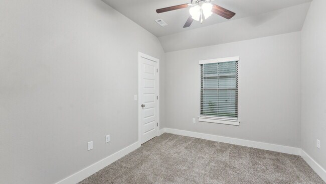 Building Photo - Comfortable Siloam Springs Home