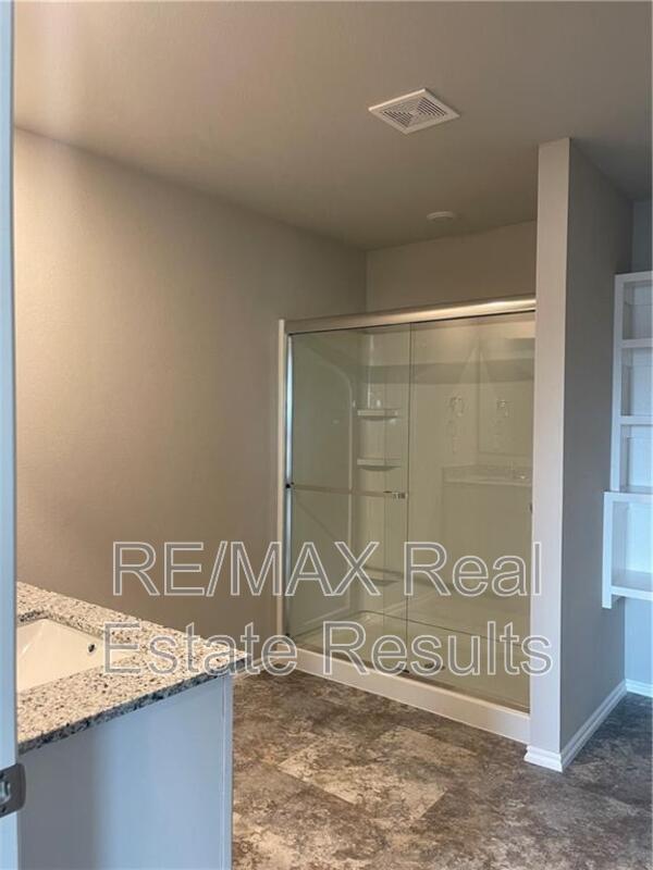 Building Photo - 806 Comanche Dr