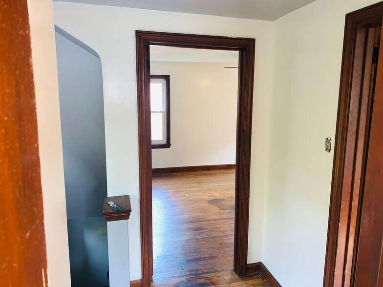 Building Photo - 1015 Willow Dr