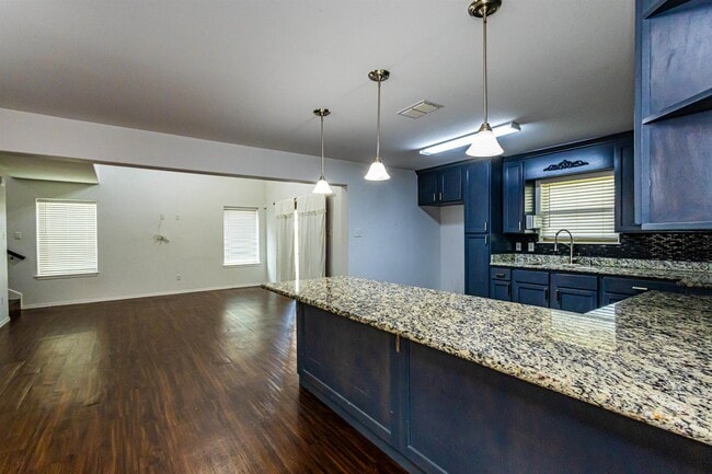 Building Photo - 5520 Stallion Ln