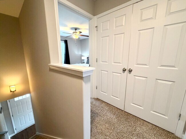 Building Photo - 925 Woody Hills Dr